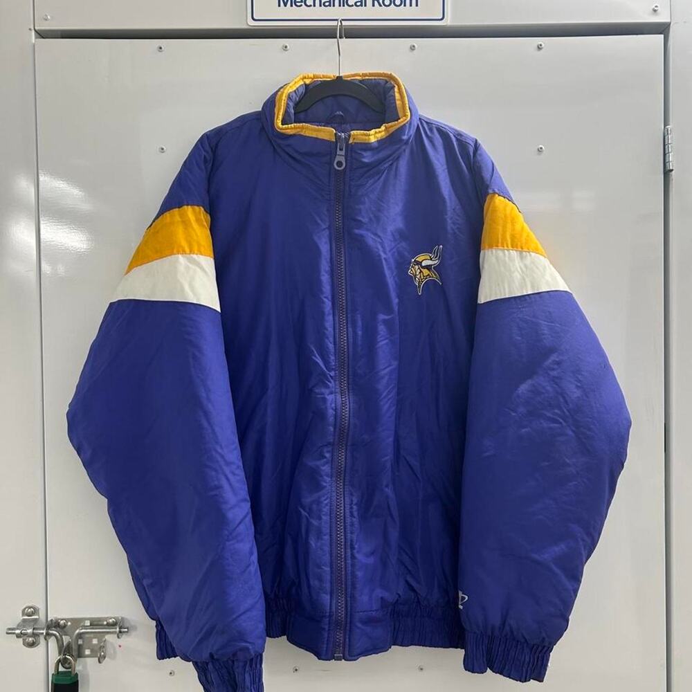 VTG 90s NFL Logo Athletic Minnesota Vikings purple puffer jacket